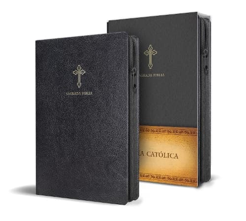 Cover of Biblia Católica en español. Símil piel negro, con cremallera, tamaño compacto / Catholic Bible. Spanish-Language, Leathersoft, Black, Zipper Compact
